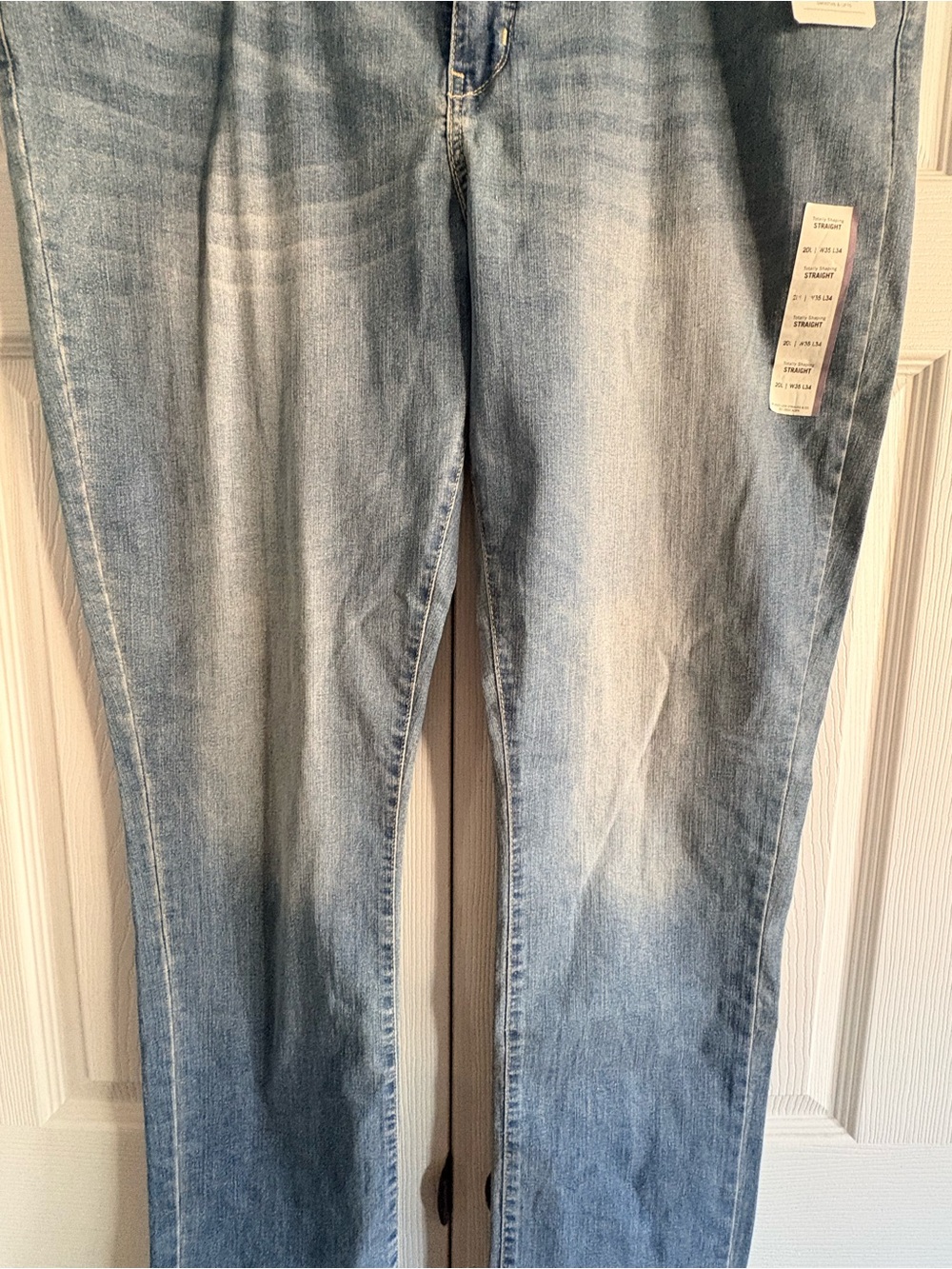 Signature Gold by Levi Strauss Totally Shaping Straight - Picture 3 of 16